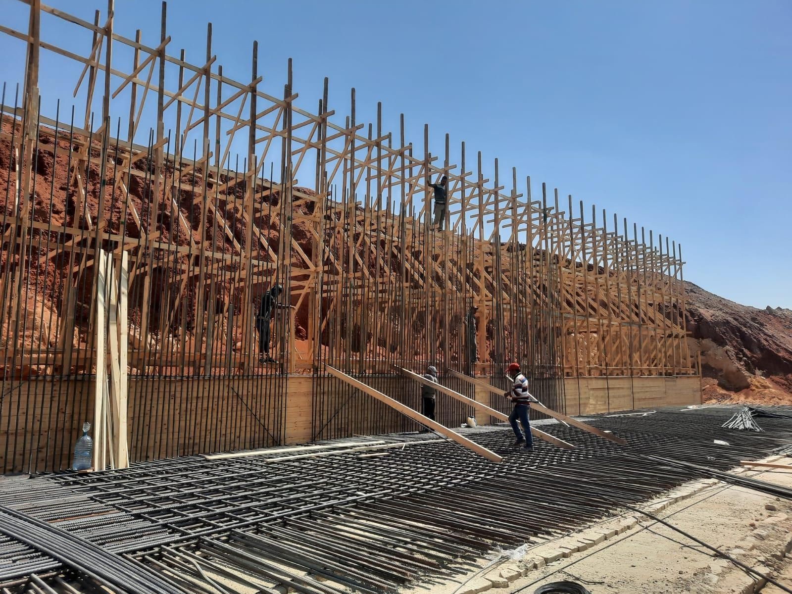 Strengthening and securing a reinforced concrete wall and connecting it to the reinforced base