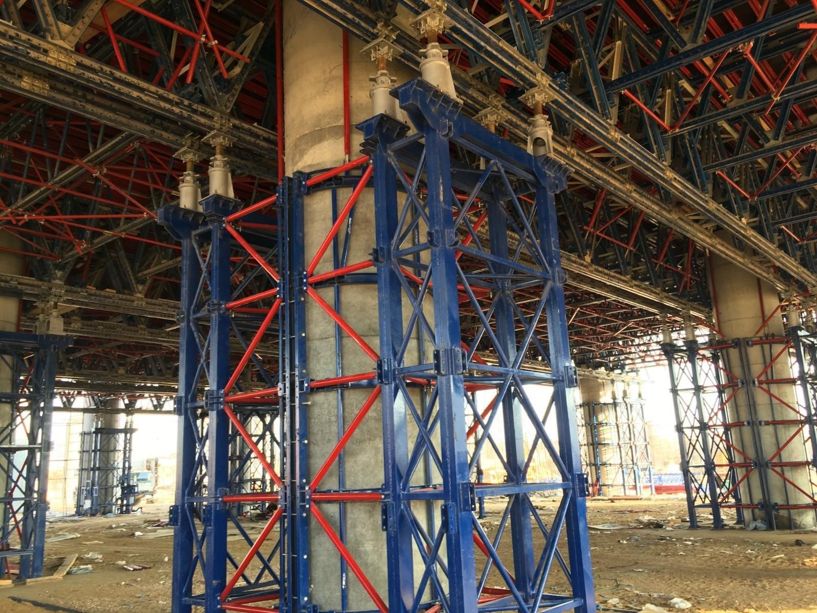 Horizontal metal beams distribute loads evenly across the grid.  Mechanical cylinders or hydraulic jacks at the top (used to precisely adjust the height or lifting elements).
