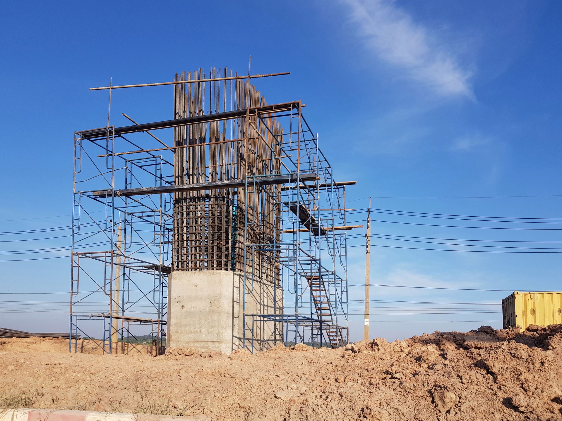 Construction of elevated bridges across Thailand intersections